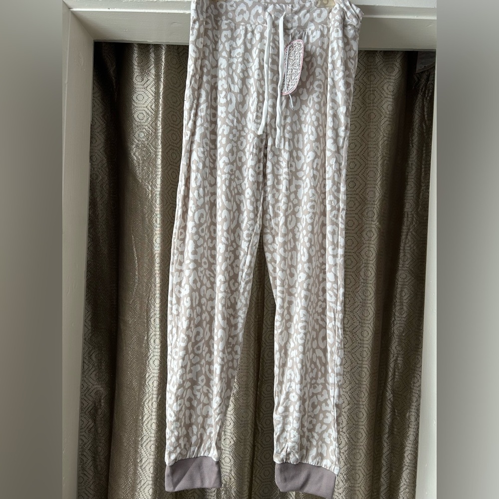 NWT Amanda Blu Leopard Print jogger sleep pants